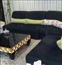 مبل راحتی و میزش